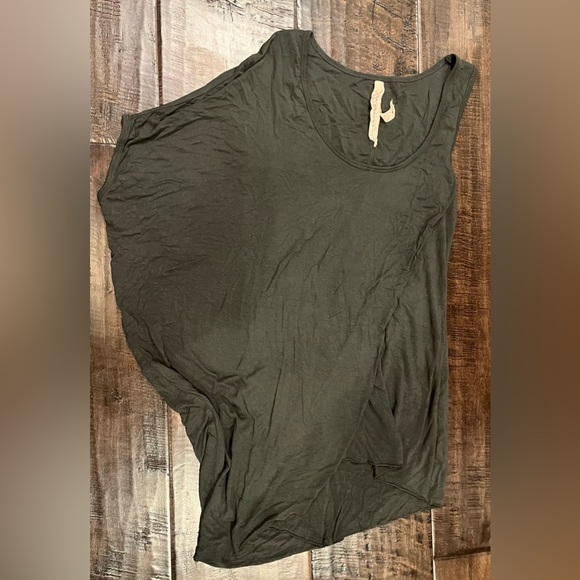 Bailey 44 Asymmetrical Top with batwing sleeve. Small. Gray/beige color. - Picture 4 of 6